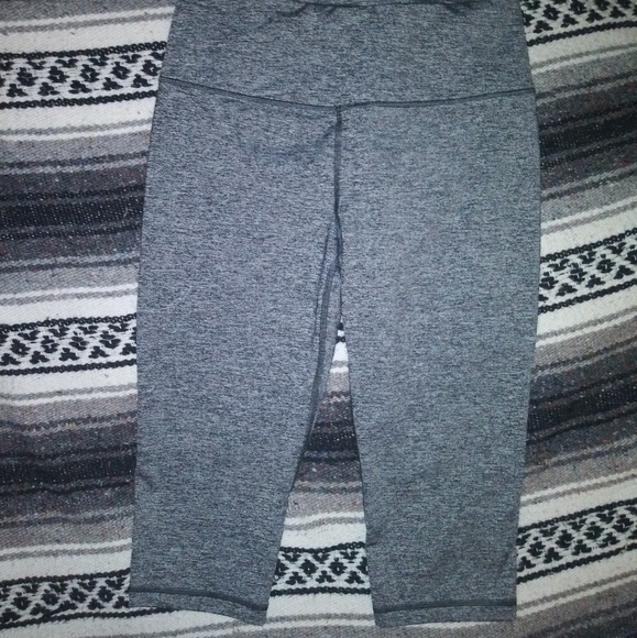 🆕VS | VS Knockout Cropped Heathered Grey & Pink Leggings Size Medium - Picture 1 of 10